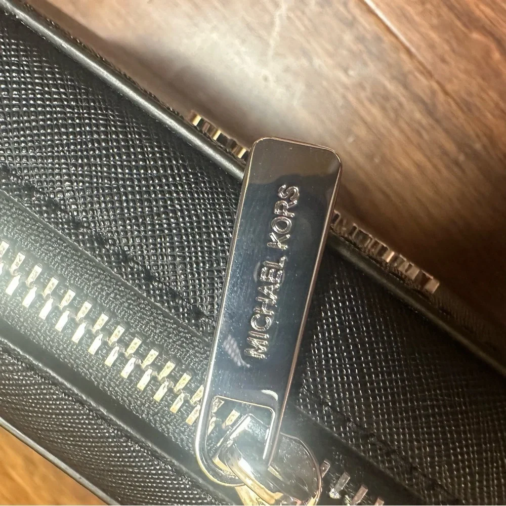 Michael Kors Jet Set Travel Large East/West Crossbody Black Purse NWT - Picture 8 of 14